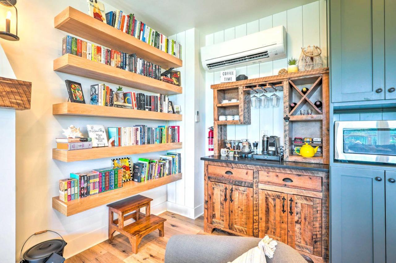 Colorful Golden Getaway With Panoramic Views! Villa Luaran gambar