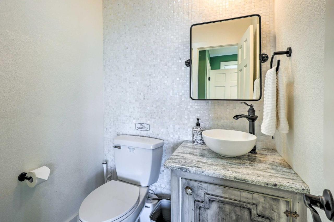 Colorful Golden Getaway With Panoramic Views! Villa Luaran gambar