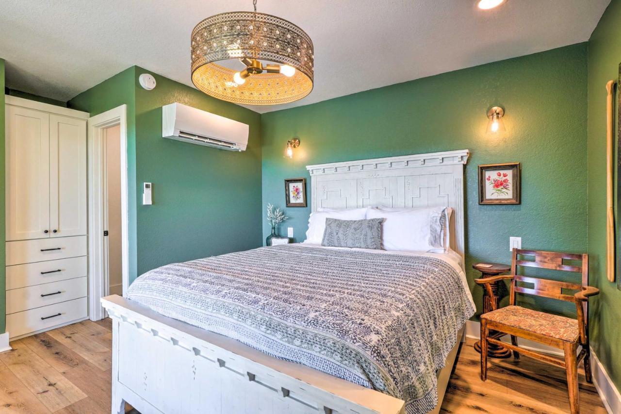 Colorful Golden Getaway With Panoramic Views! Villa Luaran gambar